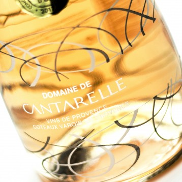 Bouteille de rosé avec décor Domaine de Cantarelle