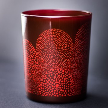 Verre à bougie laqué rouge foncé avec décor abstrait (points formant des cercles) rouge clair